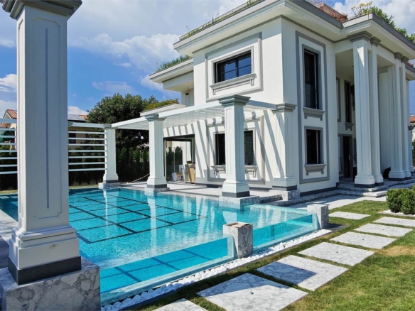 Luxury Villa with Private Pool in Forte dei Marmi, Tuscany