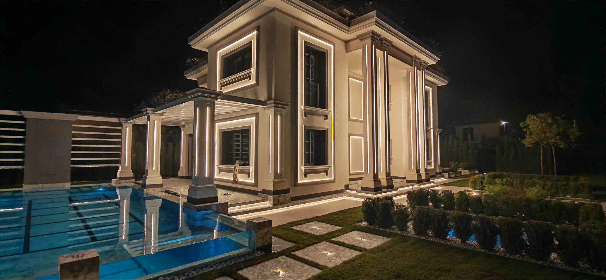 photo-07 Luxury Villa with Private Pool in Forte dei Marmi, Tuscany