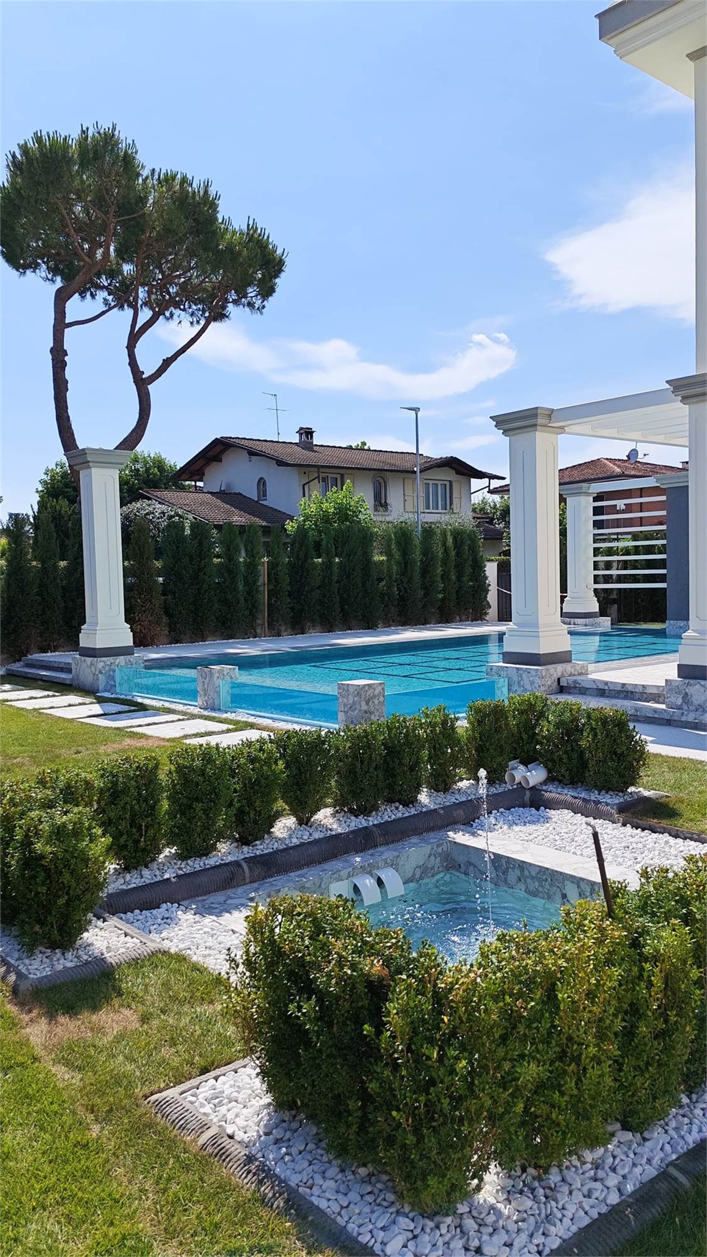 photo-09 Luxury Villa with Private Pool in Forte dei Marmi, Tuscany