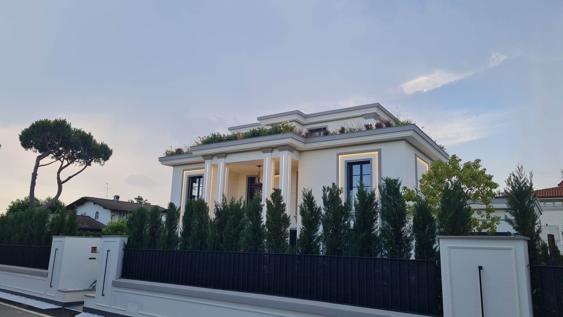 photo-12 Luxury Villa with Private Pool in Forte dei Marmi, Tuscany