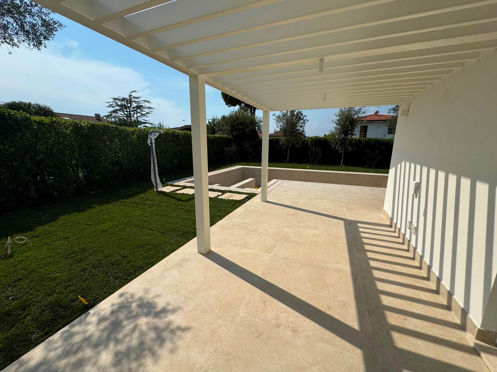 02-photo-covered-patio Villa with Pool and Separate Outbuilding in Forte dei Marmi