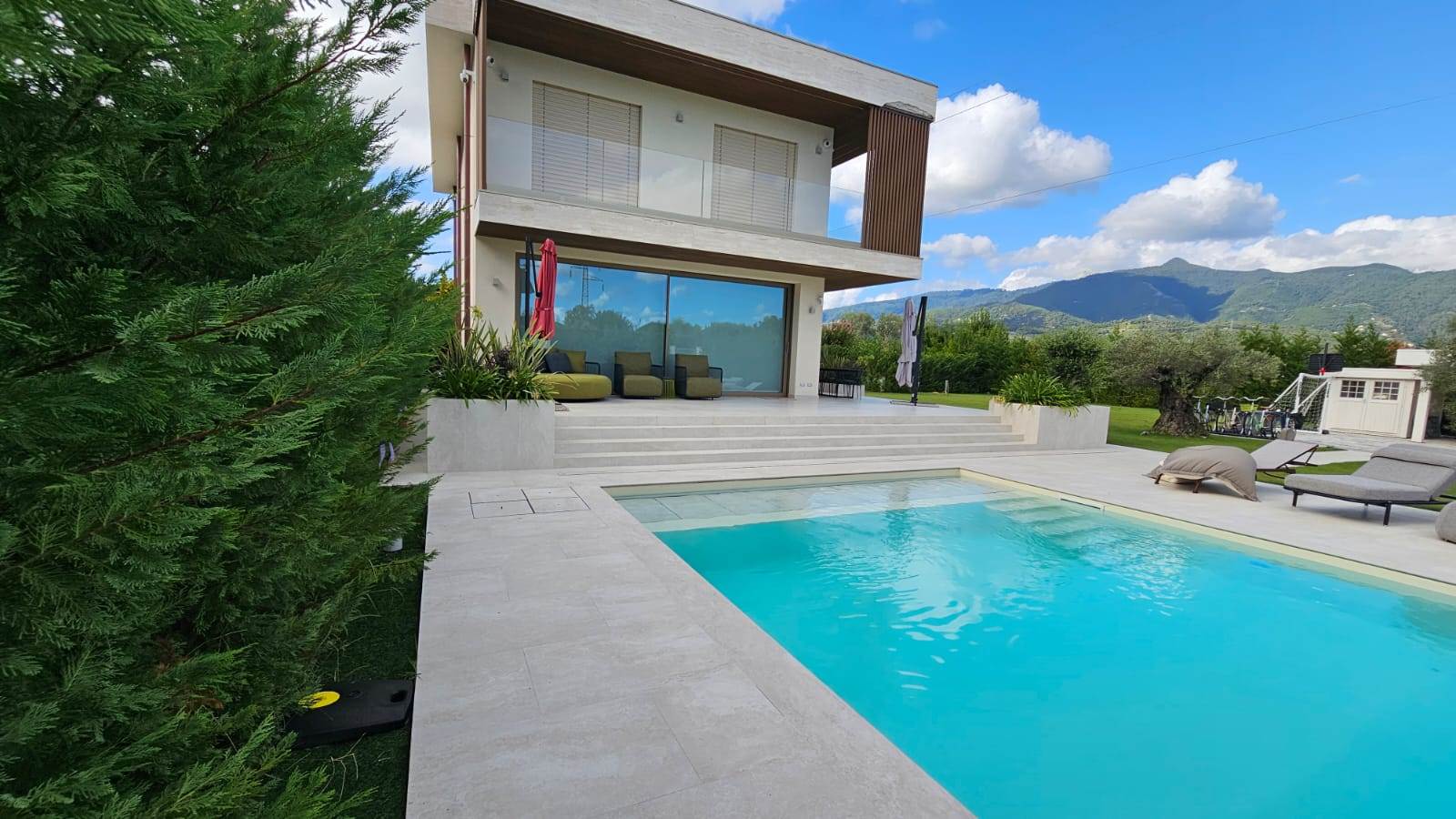 Villa, pool side