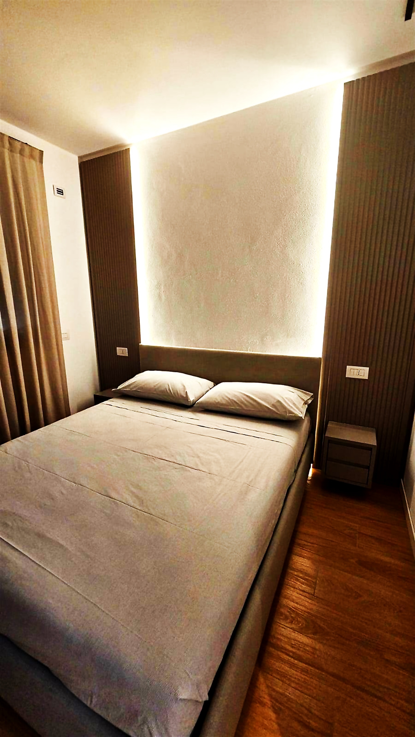 Bedroom, alternate view