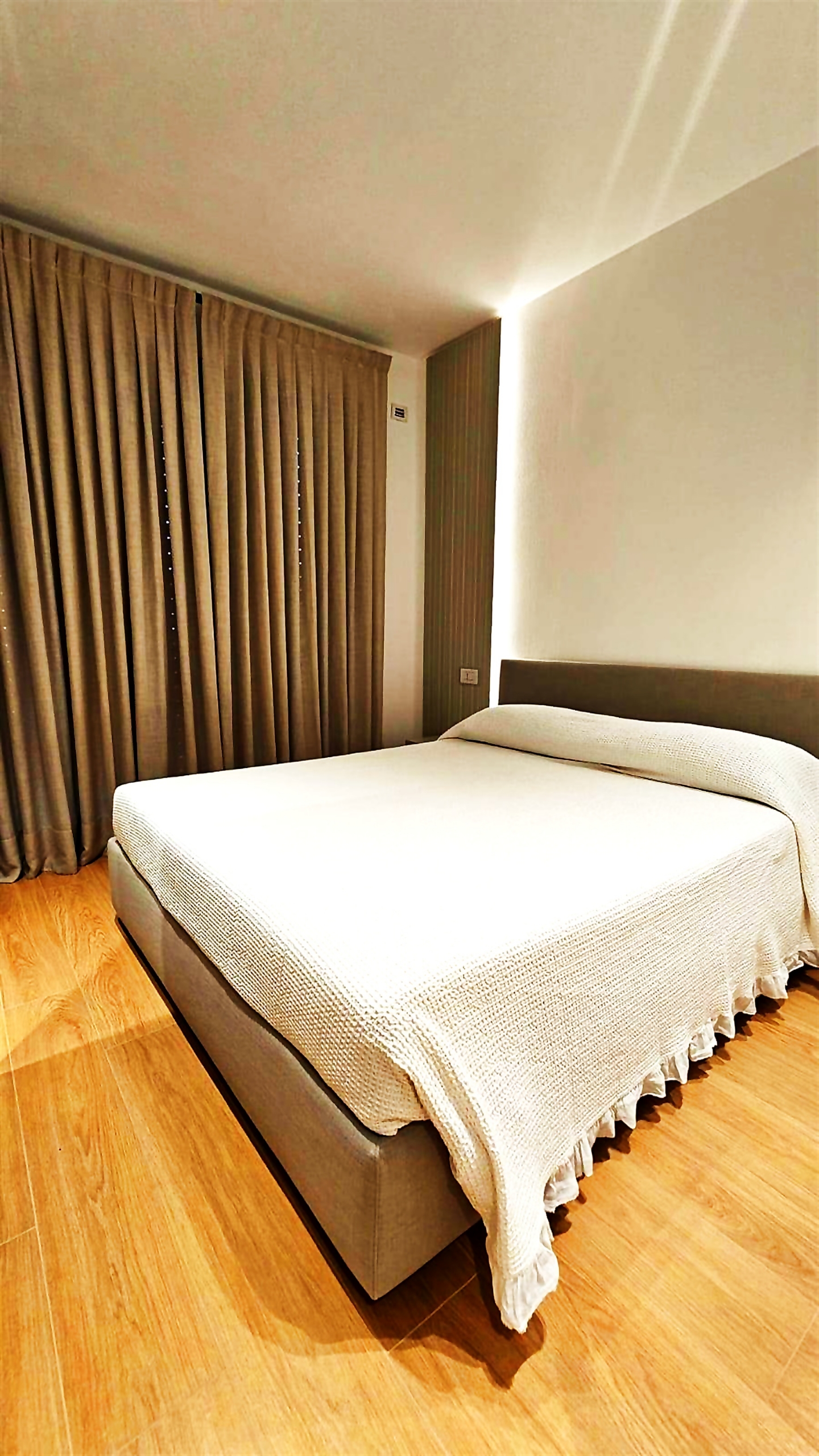 Bedroom, garden door