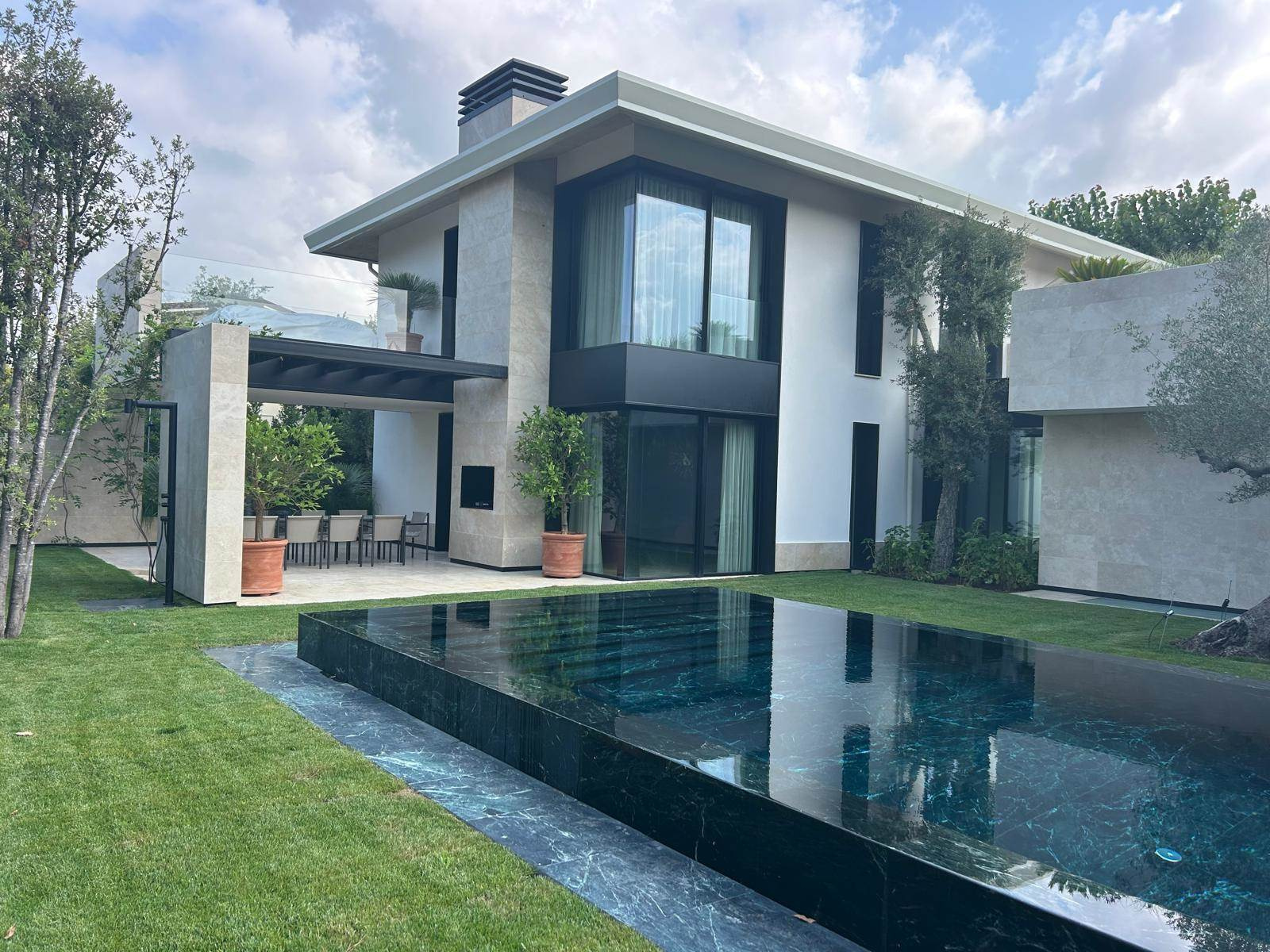 Contemporary Villa with Private Pool and Rooftop Terrace in Forte dei Marmi