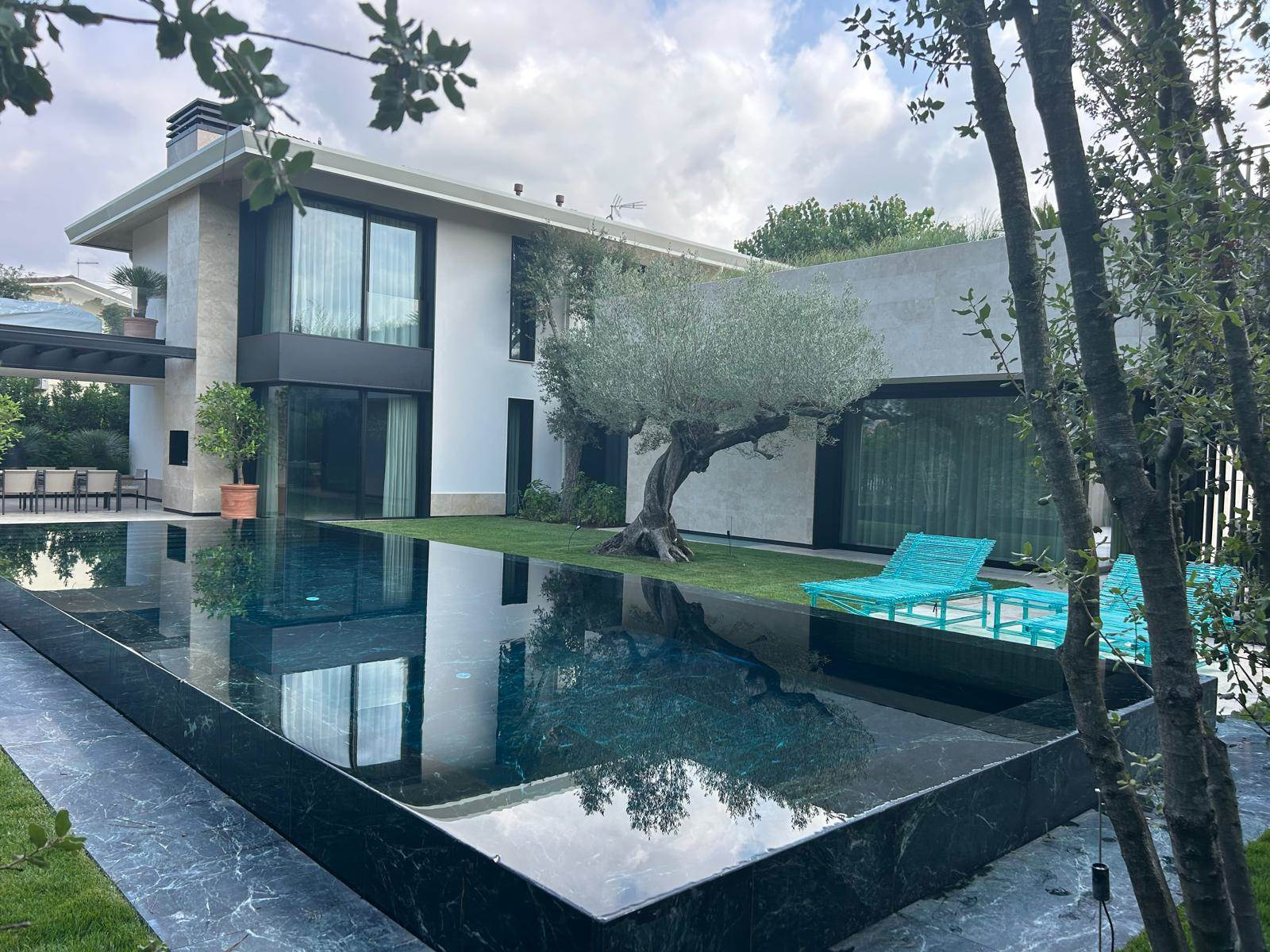 Contemporary Villa with Private Pool and Rooftop Terrace in Forte dei Marmi