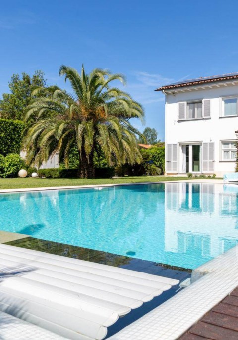 Private Garden Villa with Pool near the Beach in Forte dei Marmi