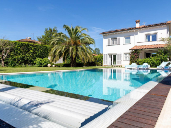 Private Garden Villa with Pool near the Beach in Forte dei Marmi