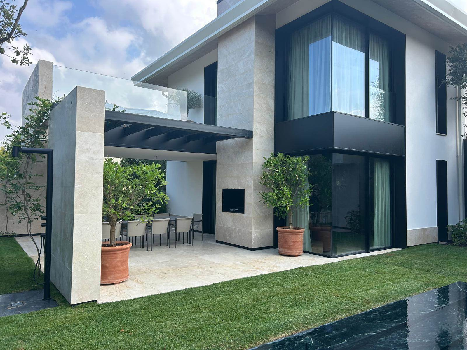Contemporary Villa with Private Pool and Rooftop Terrace in Forte dei Marmi