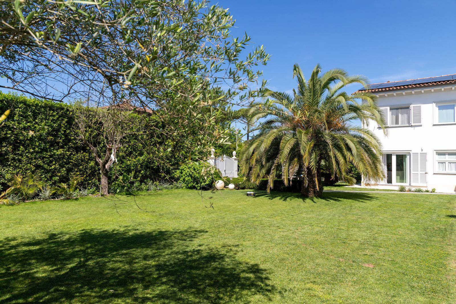 Private Garden Villa with Pool near the Beach in Forte dei Marmi