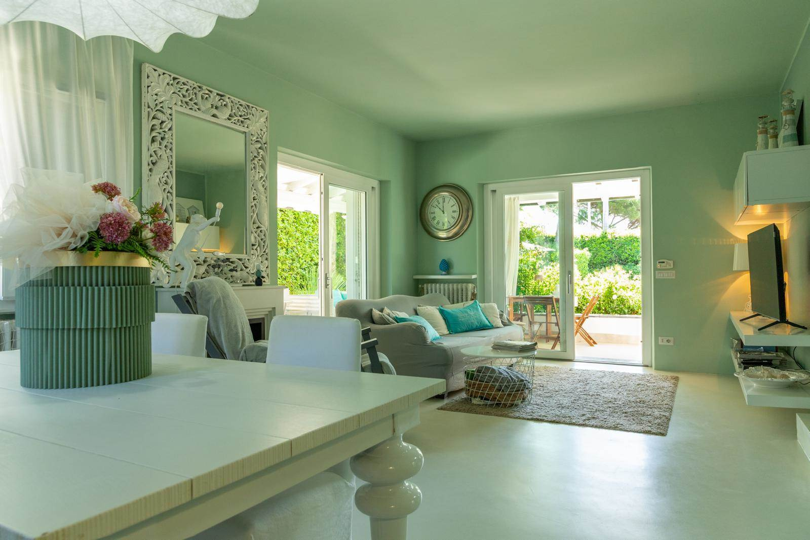 Private Garden Villa with Pool near the Beach in Forte dei Marmi