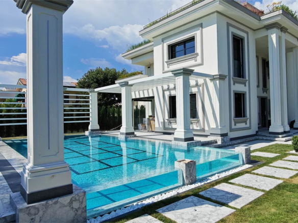 Luxury Villa with Private Pool in Forte dei Marmi, Tuscany